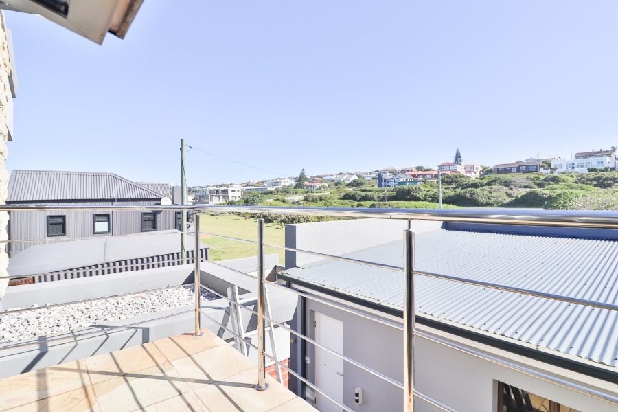 8 Bedroom Property for Sale in Reebok Western Cape